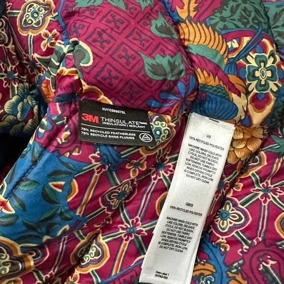 Sherpa Women's Navy Puffer Jacket with Floral Lining - Picture 5 of 6